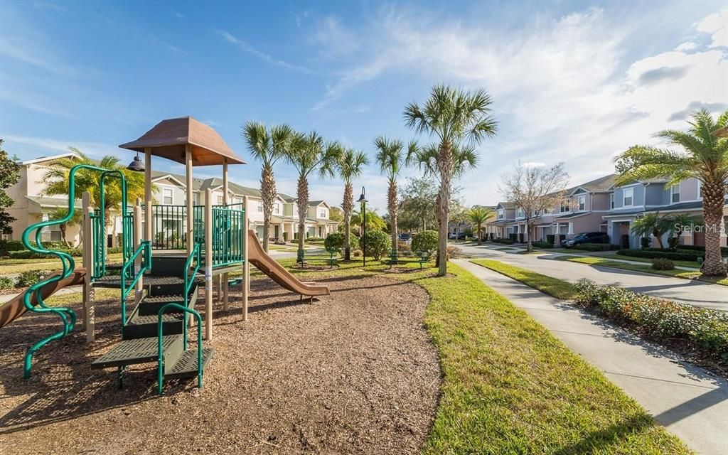 待售: $295,000 (2 贝兹, 2 浴室, 1390 平方英尺)