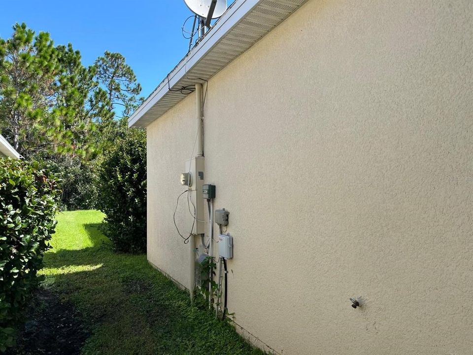 Active With Contract: $299,000 (3 beds, 2 baths, 1748 Square Feet)