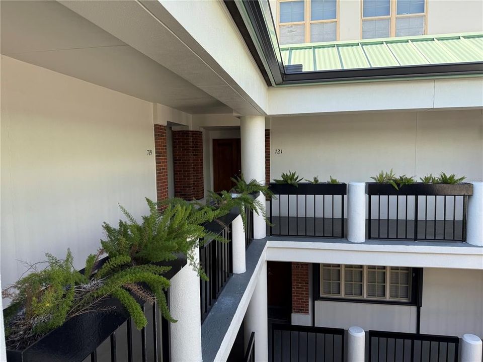 Recently Sold: $1,100,000 (2 beds, 2 baths, 2283 Square Feet)