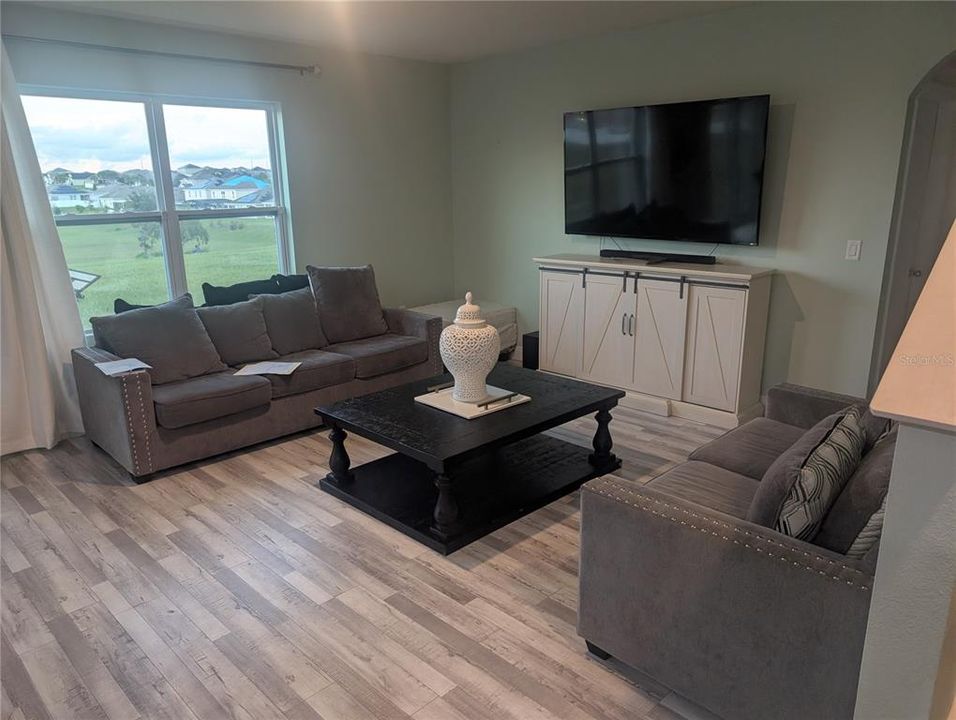 En Venta: $425,000 (5 camas, 3 baños, 2696 Pies cuadrados)