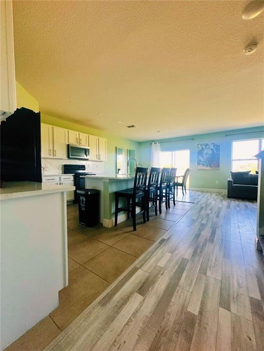 En Venta: $425,000 (5 camas, 3 baños, 2696 Pies cuadrados)