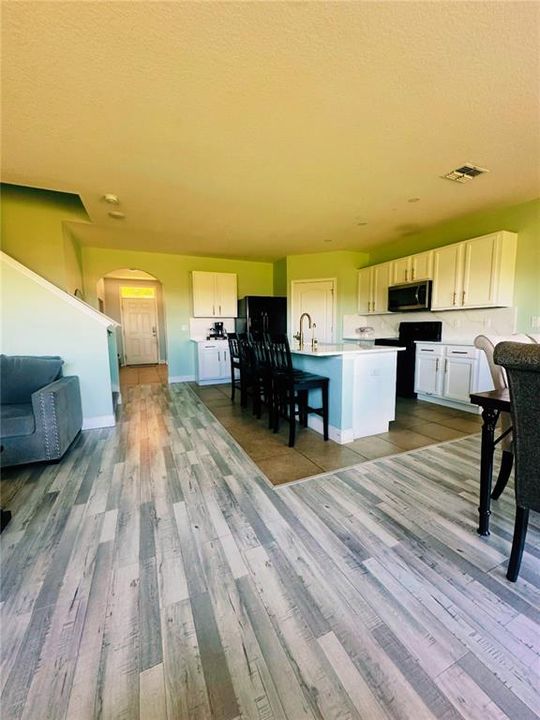 En Venta: $425,000 (5 camas, 3 baños, 2696 Pies cuadrados)