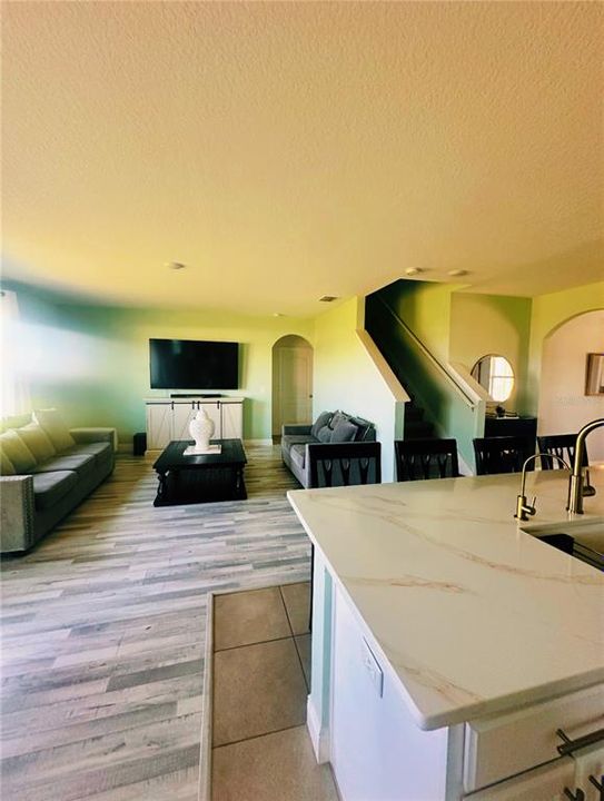 En Venta: $425,000 (5 camas, 3 baños, 2696 Pies cuadrados)