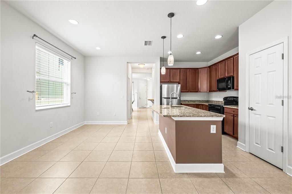 For Rent: $2,650 (3 beds, 2 baths, 1567 Square Feet)