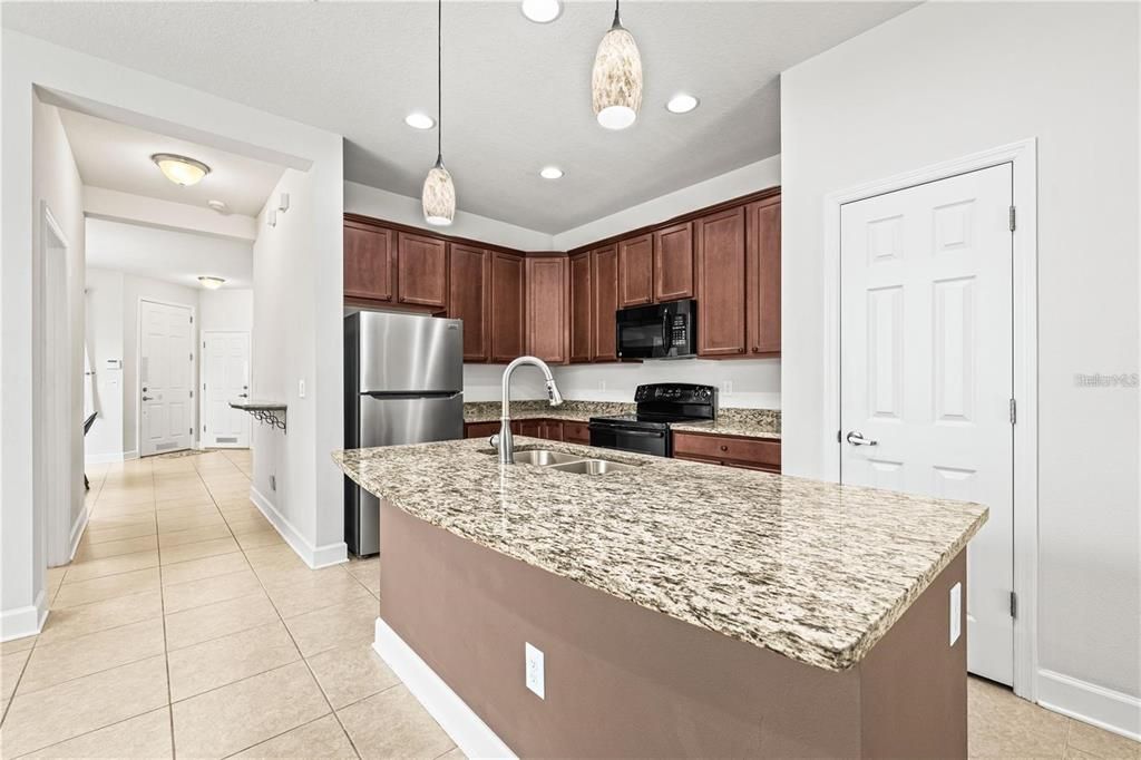 For Rent: $2,650 (3 beds, 2 baths, 1567 Square Feet)