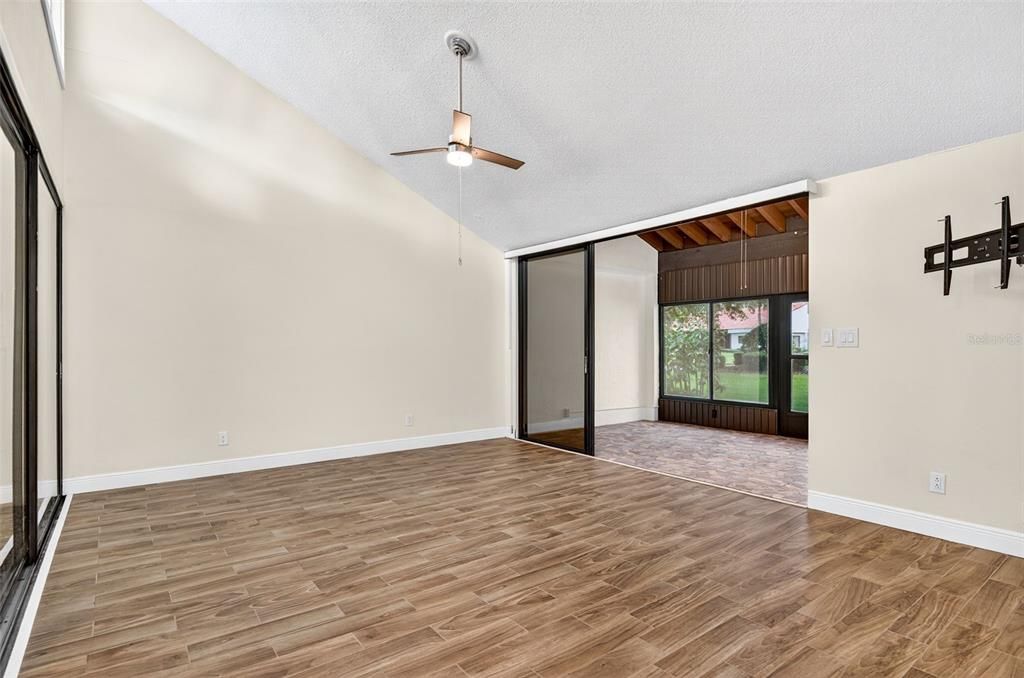 For Sale: $310,000 (3 beds, 2 baths, 1542 Square Feet)