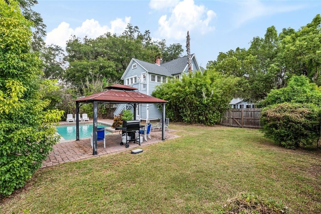 Active With Contract: $500,000 (4 beds, 3 baths, 2046 Square Feet)