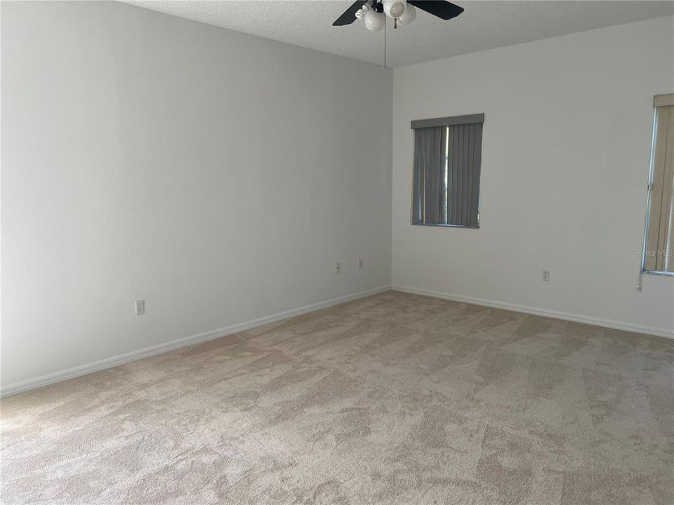 For Rent: $3,200 (5 beds, 2 baths, 3008 Square Feet)