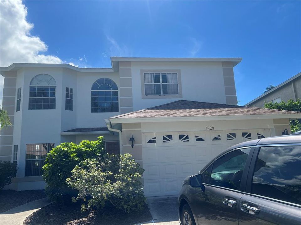 For Rent: $3,200 (5 beds, 2 baths, 3008 Square Feet)