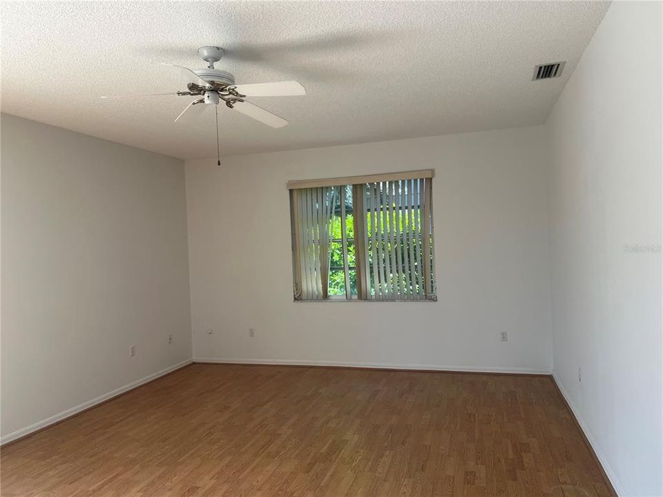 For Rent: $3,200 (5 beds, 2 baths, 3008 Square Feet)