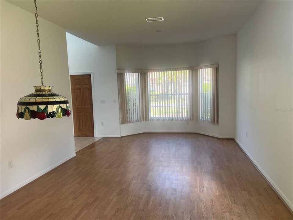 For Rent: $3,200 (5 beds, 2 baths, 3008 Square Feet)