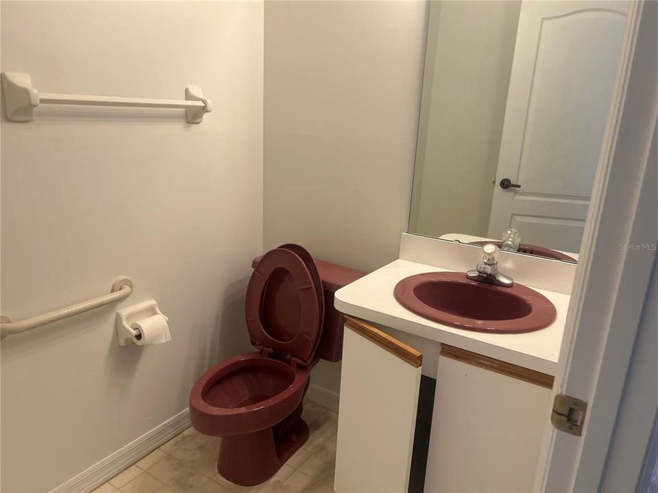 For Rent: $3,200 (5 beds, 2 baths, 3008 Square Feet)