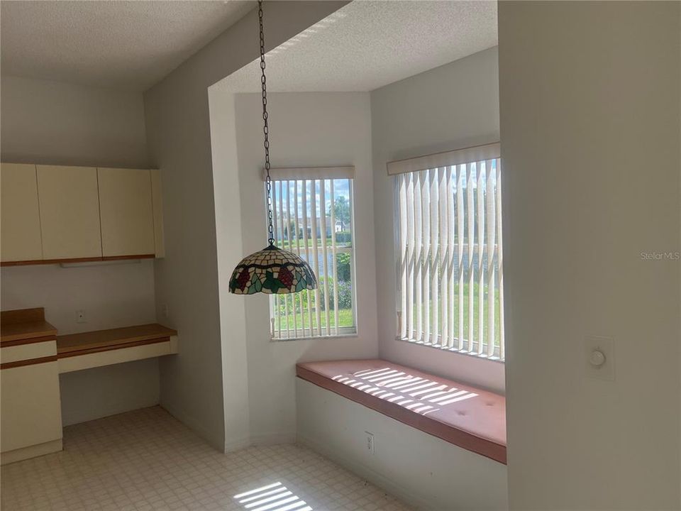 For Rent: $3,200 (5 beds, 2 baths, 3008 Square Feet)