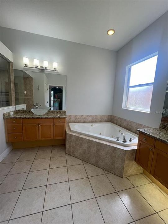 For Sale: $695,000 (3 beds, 3 baths, 2459 Square Feet)