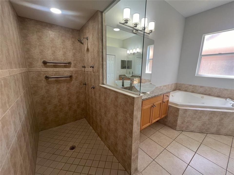 For Sale: $695,000 (3 beds, 3 baths, 2459 Square Feet)