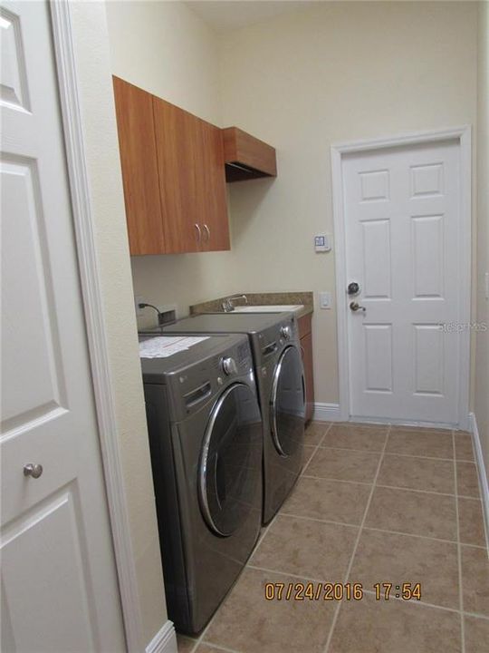 For Sale: $695,000 (3 beds, 3 baths, 2459 Square Feet)