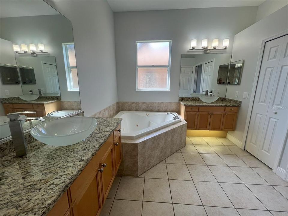 For Sale: $695,000 (3 beds, 3 baths, 2459 Square Feet)