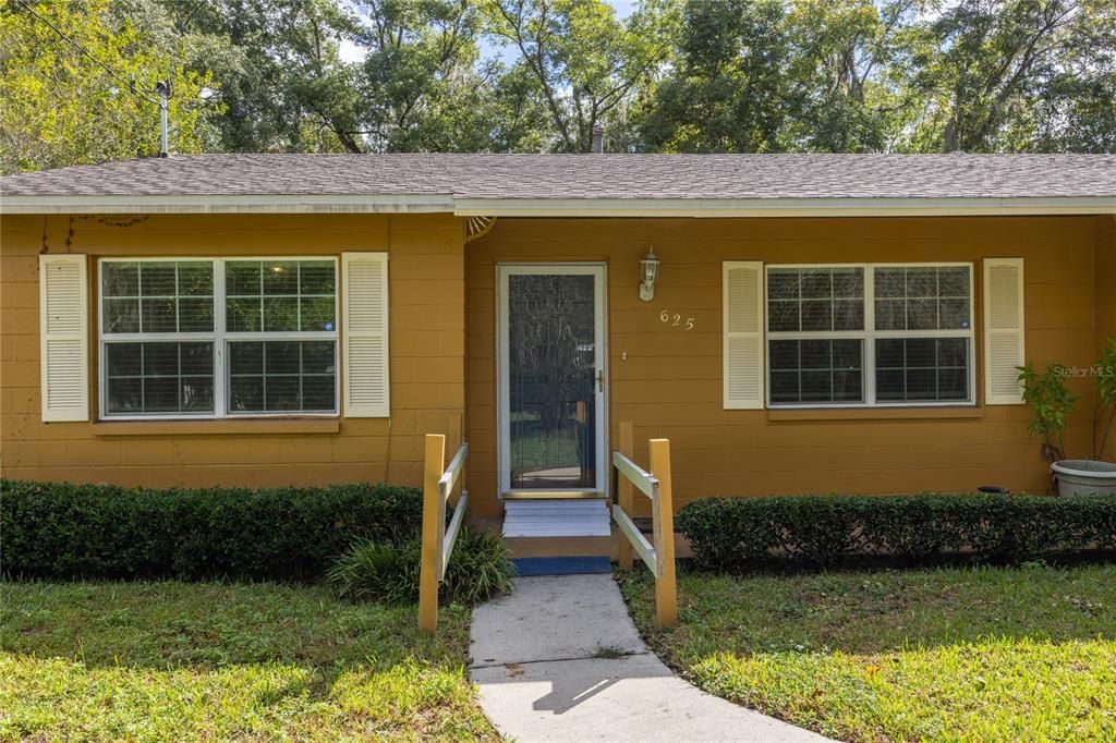 合同活跃: $230,000 (3 贝兹, 2 浴室, 1644 平方英尺)