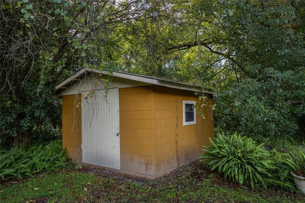 合同活跃: $230,000 (3 贝兹, 2 浴室, 1644 平方英尺)