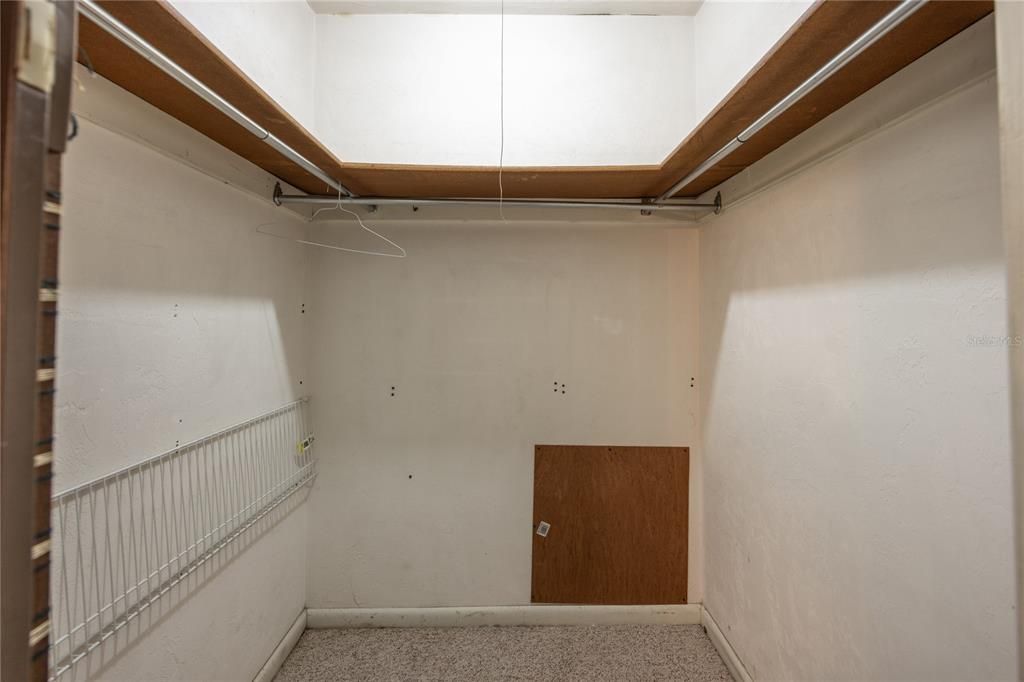 合同活跃: $230,000 (3 贝兹, 2 浴室, 1644 平方英尺)