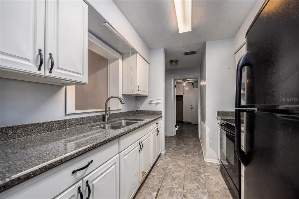 合同活跃: $230,000 (3 贝兹, 2 浴室, 1644 平方英尺)