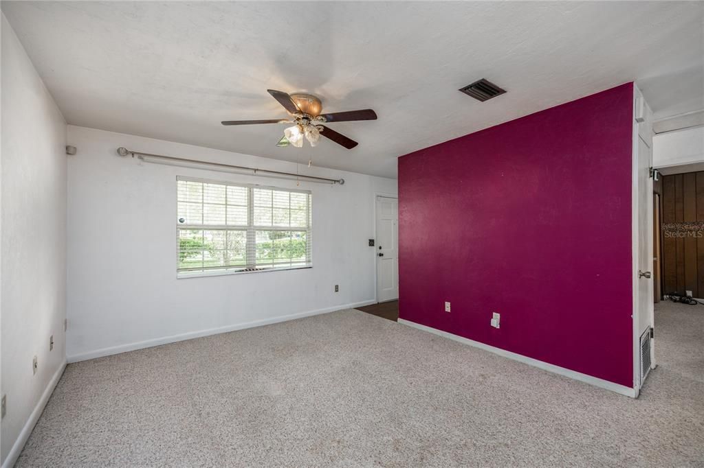 合同活跃: $230,000 (3 贝兹, 2 浴室, 1644 平方英尺)