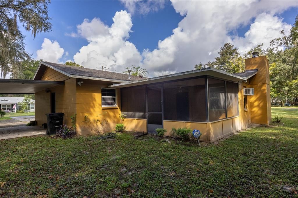 合同活跃: $230,000 (3 贝兹, 2 浴室, 1644 平方英尺)