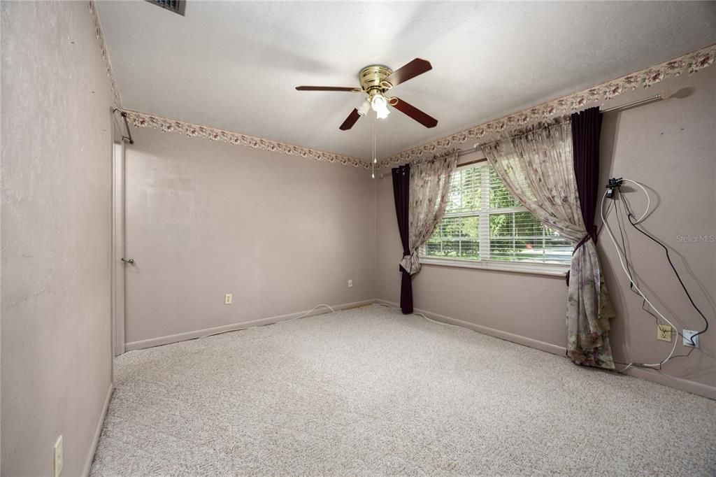 合同活跃: $230,000 (3 贝兹, 2 浴室, 1644 平方英尺)