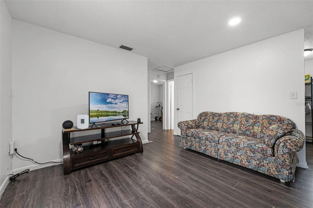 На продажу: $260,000 (3 спален, 2 ванн, 1153 Квадратных фут)