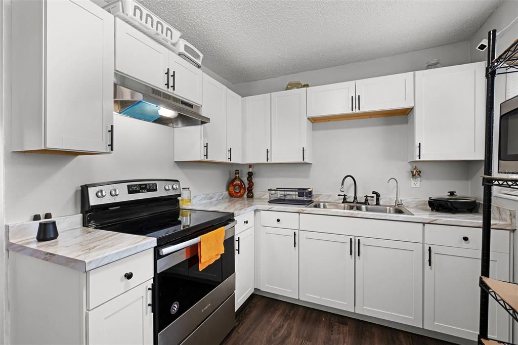 На продажу: $260,000 (3 спален, 2 ванн, 1153 Квадратных фут)