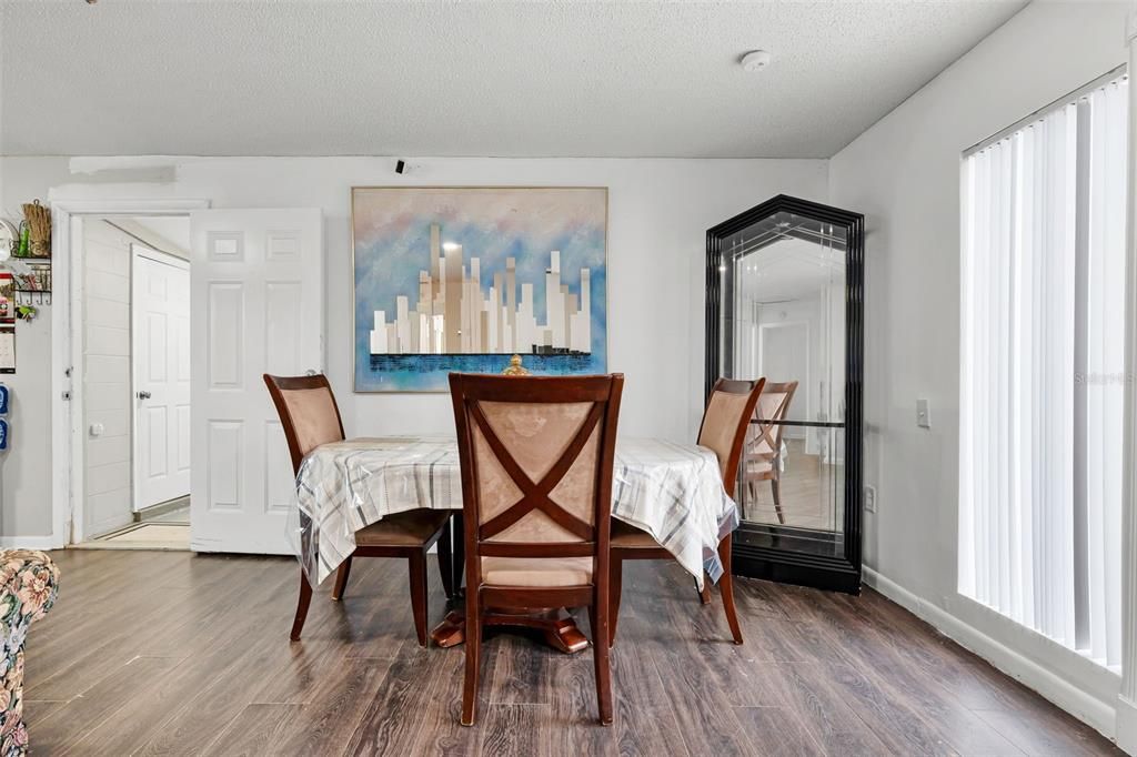 На продажу: $260,000 (3 спален, 2 ванн, 1153 Квадратных фут)