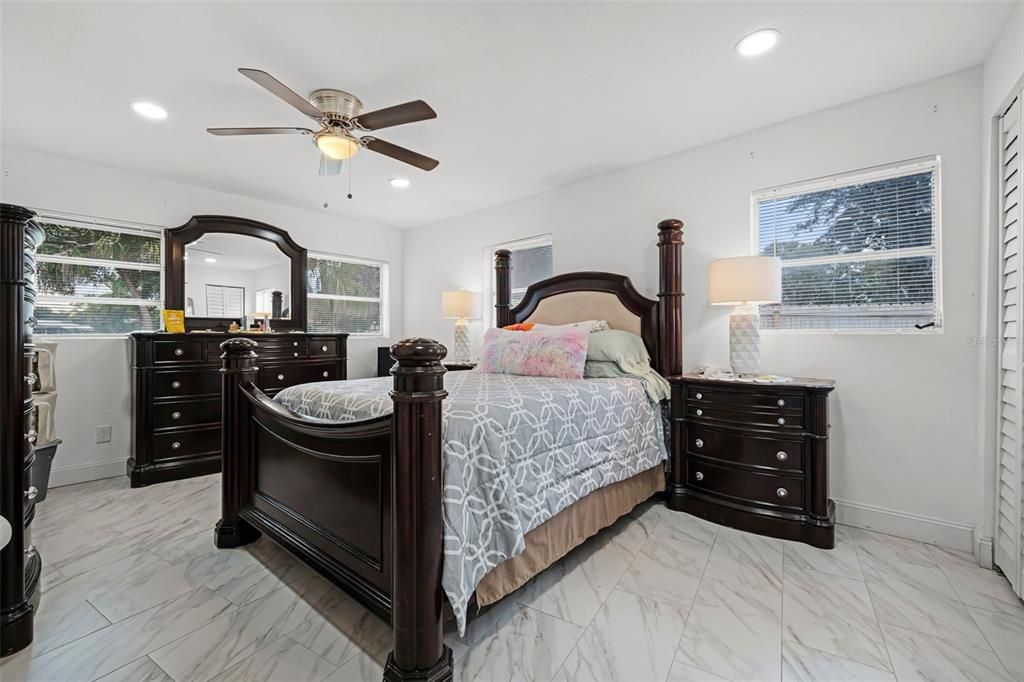 На продажу: $260,000 (3 спален, 2 ванн, 1153 Квадратных фут)