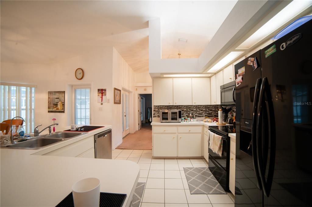 En Venta: $399,000 (3 camas, 2 baños, 2427 Pies cuadrados)