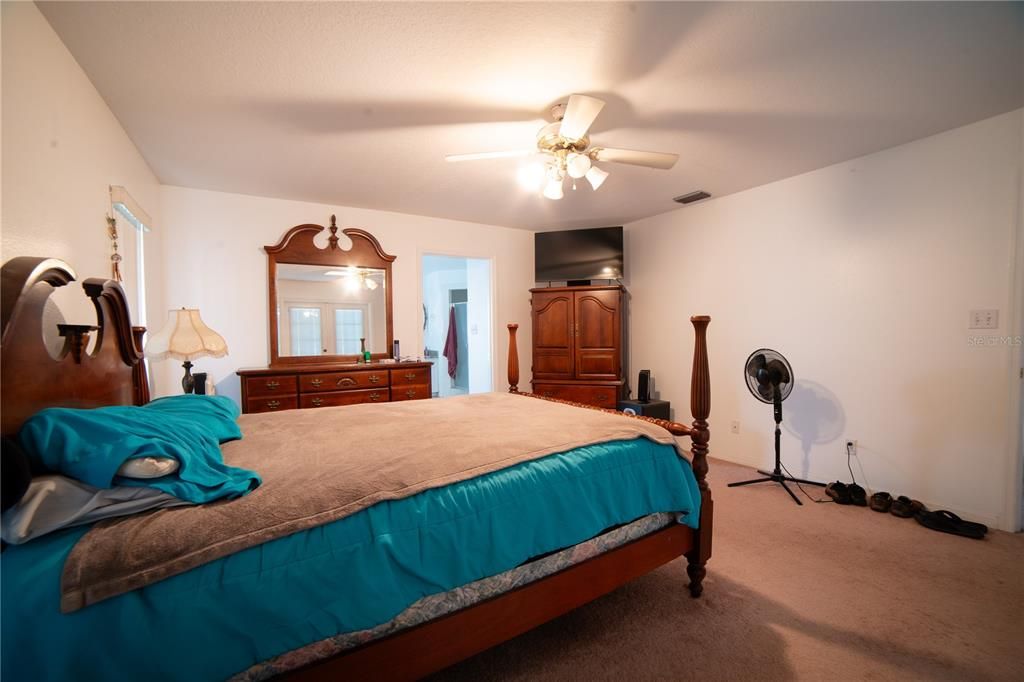 En Venta: $399,000 (3 camas, 2 baños, 2427 Pies cuadrados)