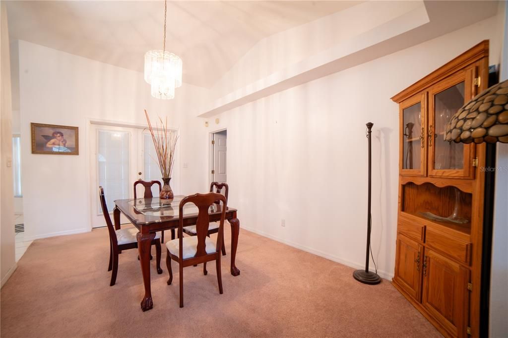 En Venta: $399,000 (3 camas, 2 baños, 2427 Pies cuadrados)