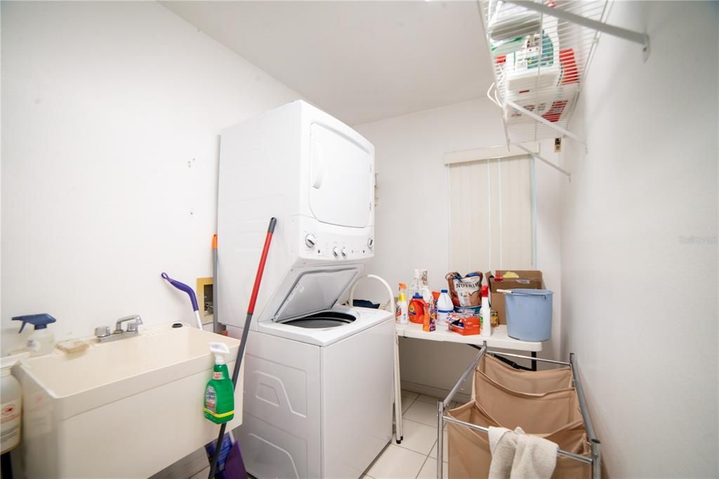 En Venta: $399,000 (3 camas, 2 baños, 2427 Pies cuadrados)