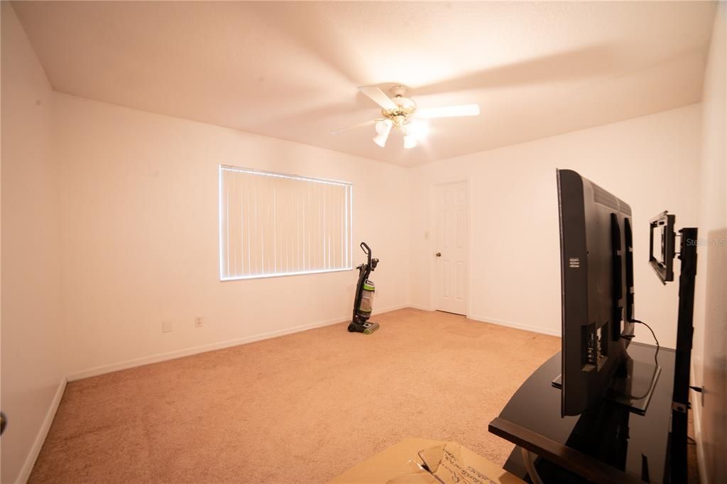 En Venta: $399,000 (3 camas, 2 baños, 2427 Pies cuadrados)