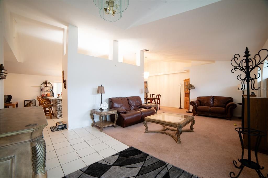 En Venta: $399,000 (3 camas, 2 baños, 2427 Pies cuadrados)