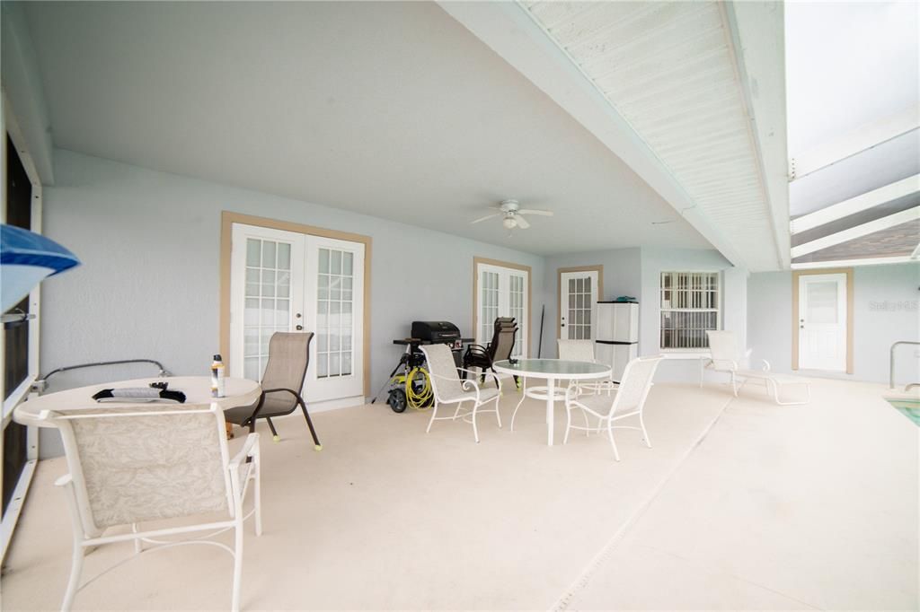 En Venta: $399,000 (3 camas, 2 baños, 2427 Pies cuadrados)