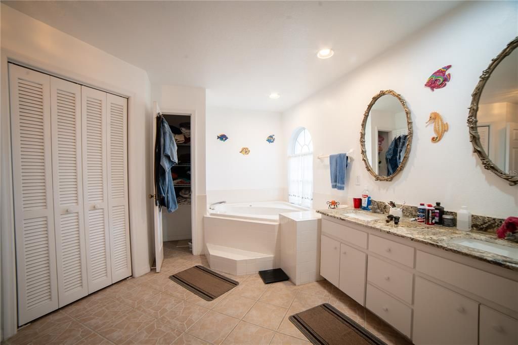 En Venta: $399,000 (3 camas, 2 baños, 2427 Pies cuadrados)