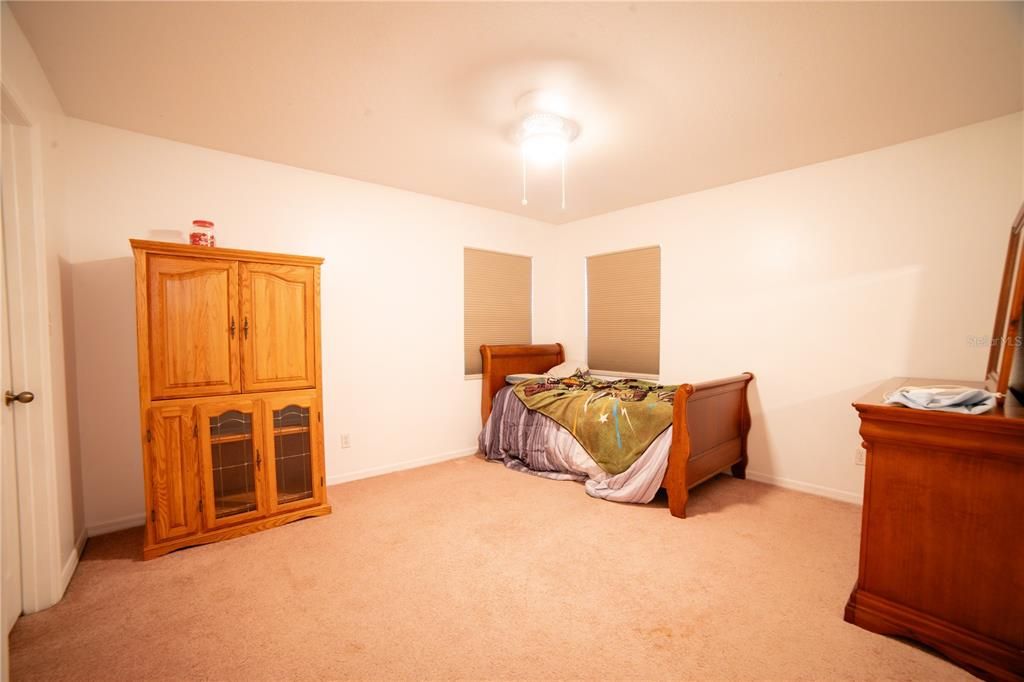 En Venta: $399,000 (3 camas, 2 baños, 2427 Pies cuadrados)