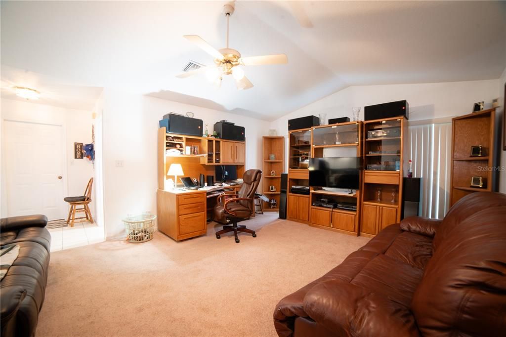 En Venta: $399,000 (3 camas, 2 baños, 2427 Pies cuadrados)