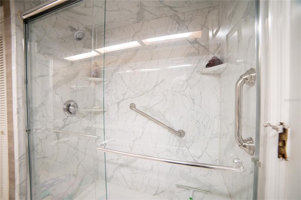 En Venta: $399,000 (3 camas, 2 baños, 2427 Pies cuadrados)