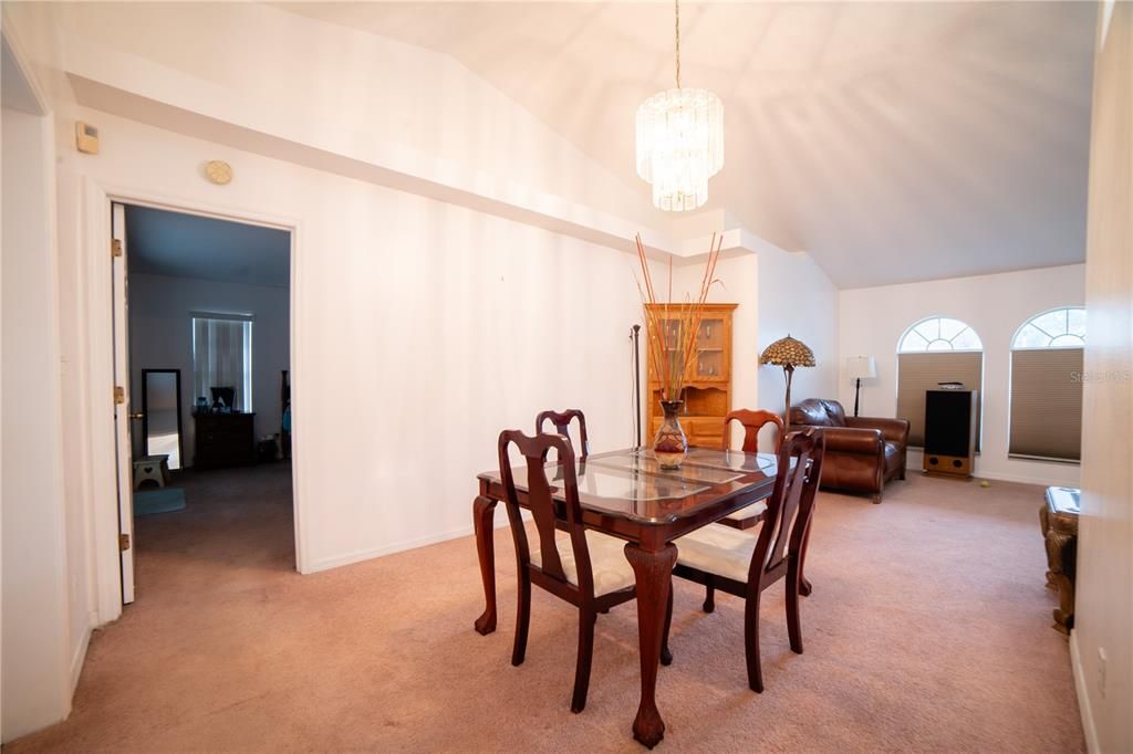 En Venta: $399,000 (3 camas, 2 baños, 2427 Pies cuadrados)