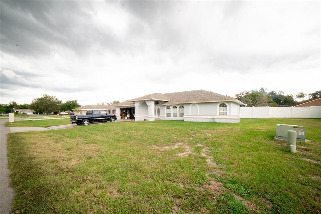 En Venta: $399,000 (3 camas, 2 baños, 2427 Pies cuadrados)