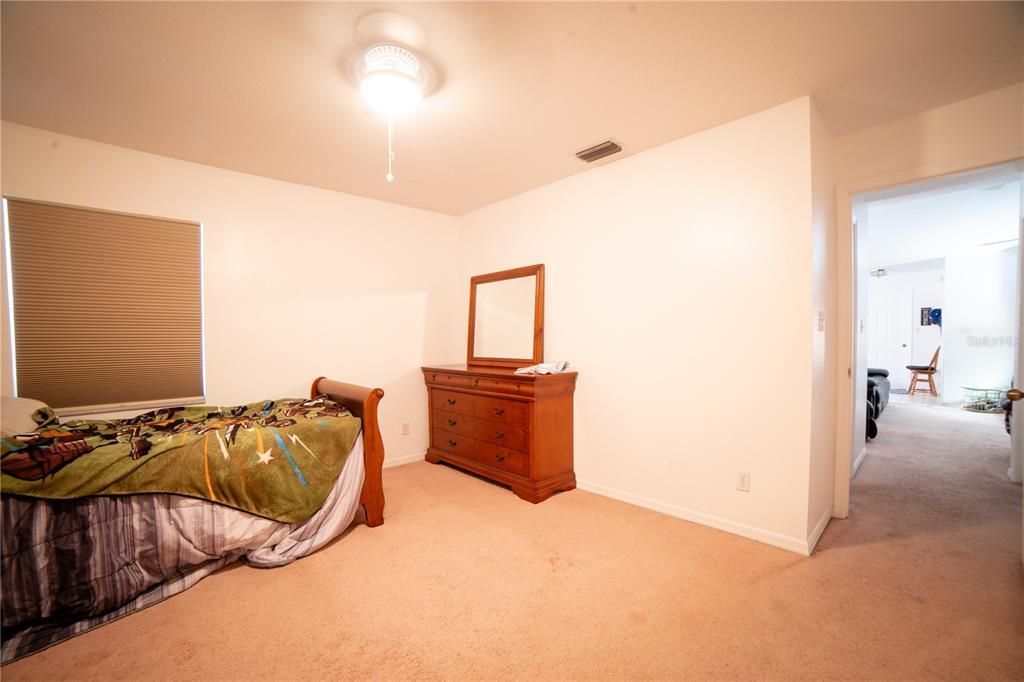 En Venta: $399,000 (3 camas, 2 baños, 2427 Pies cuadrados)