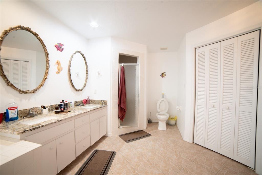 En Venta: $399,000 (3 camas, 2 baños, 2427 Pies cuadrados)