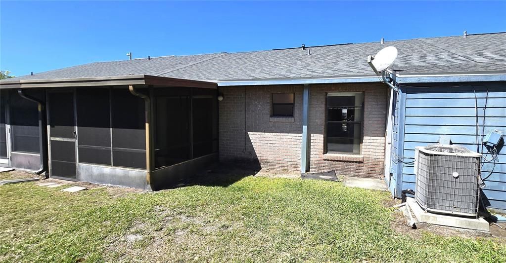 For Sale: $223,900 (2 beds, 2 baths, 962 Square Feet)