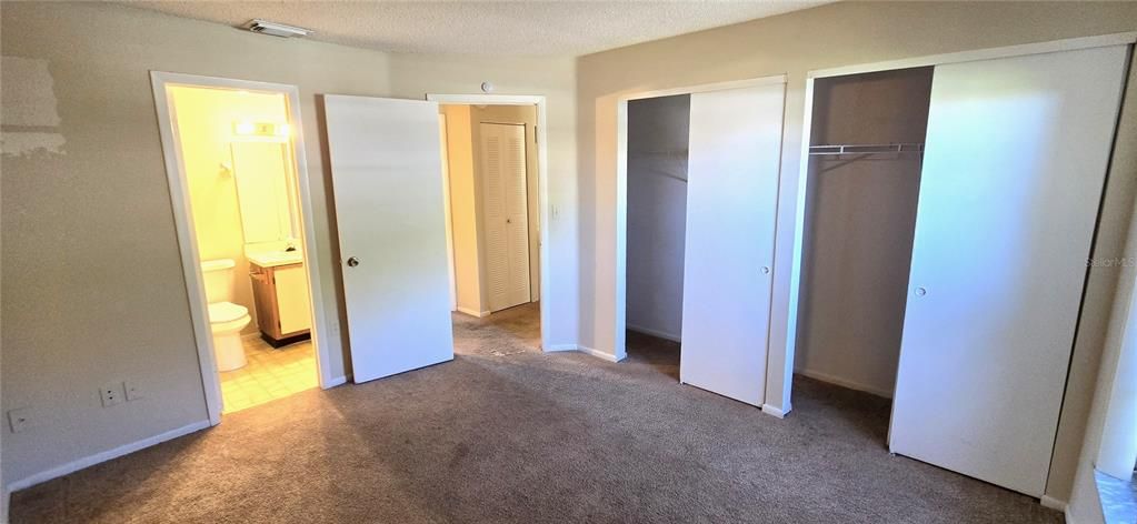 For Sale: $223,900 (2 beds, 2 baths, 962 Square Feet)