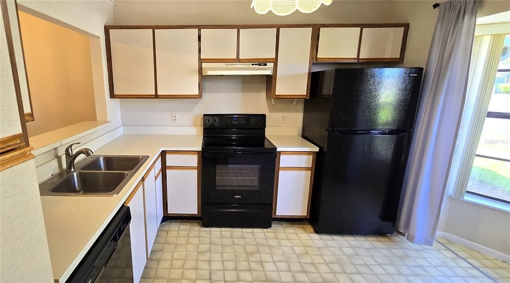 For Sale: $223,900 (2 beds, 2 baths, 962 Square Feet)